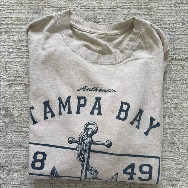 Target Beige Tampa Bay Graphic T-Shirt (Size Small) - Image 6