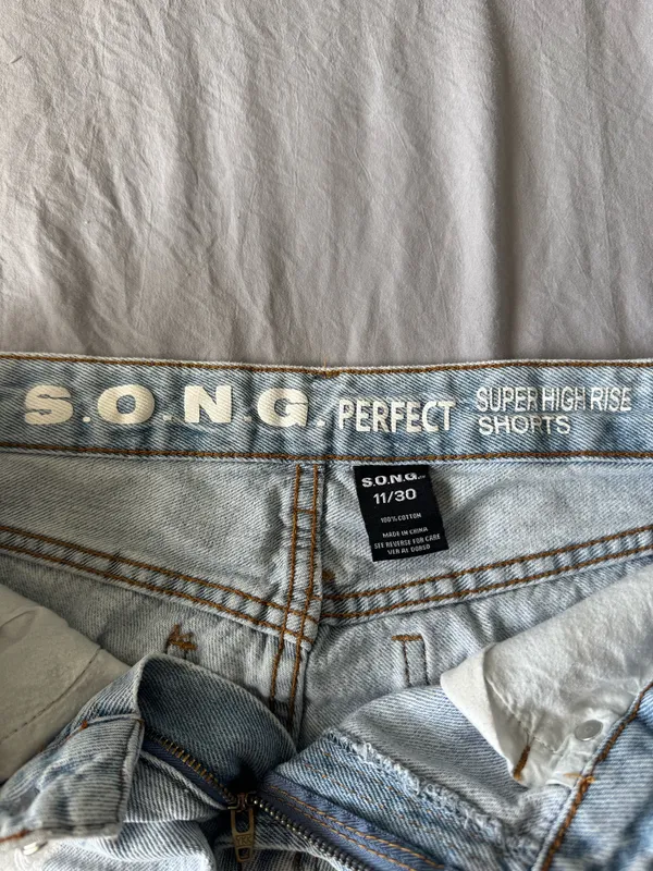 Women’s Distressed Jean Shorts Blue Size 30 - Image 3