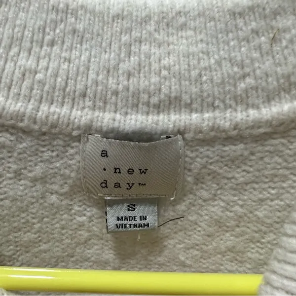 A New Day White Sweater With Button Details Short Sleeve Size Small - Image 4