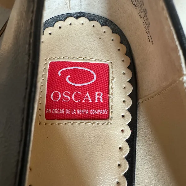 Oscar de la Renta Black Leather Shoes Size 8.5 Dressy Casual Heels Pumps‎ Office - Image 3
