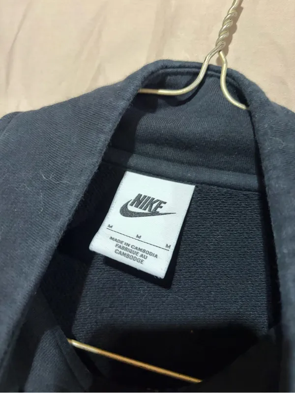 Nike sweatshirt - Image 2