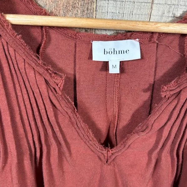 Bohme Flutter Sleeve Pintuck Blouse Rust Orange Raw Edge Split V-Neck Tee Medium - Image 4