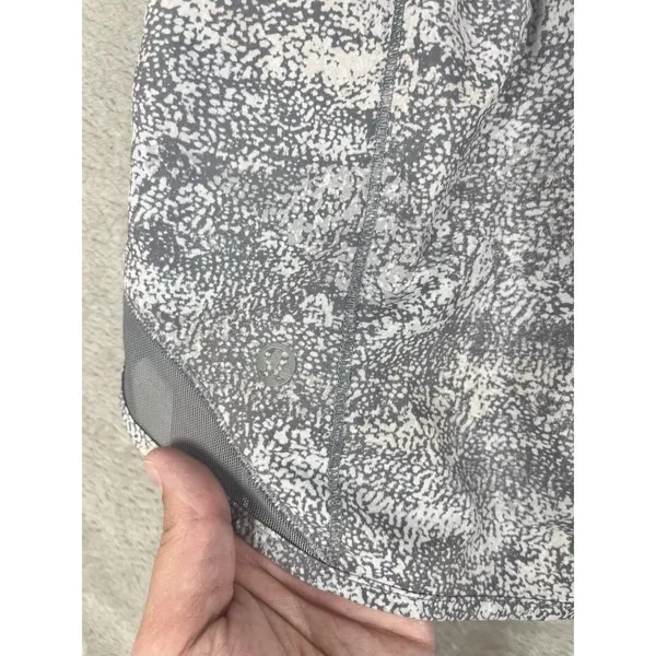 Lululemon Hotty Hot Short II 4" LR 10 Frozen Vista Alpine White Arctic Grey - Image 9