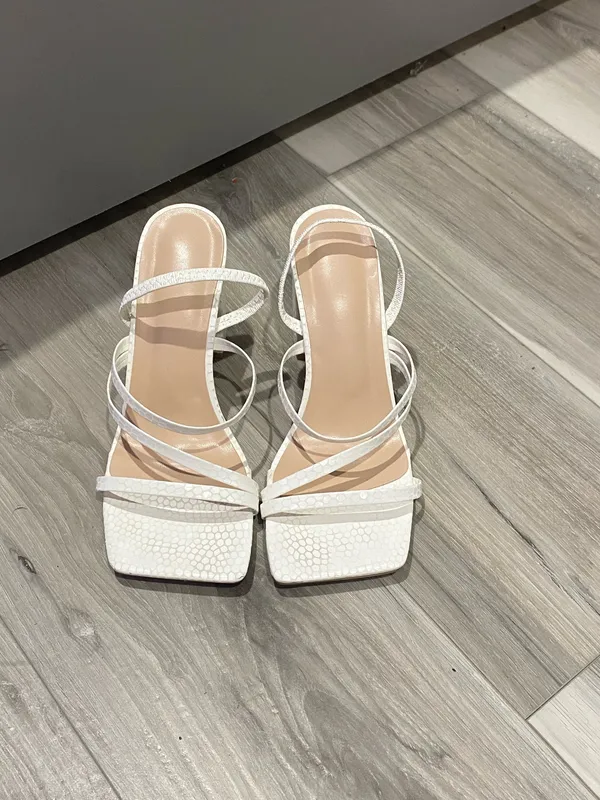 White pair of hills - Image 3