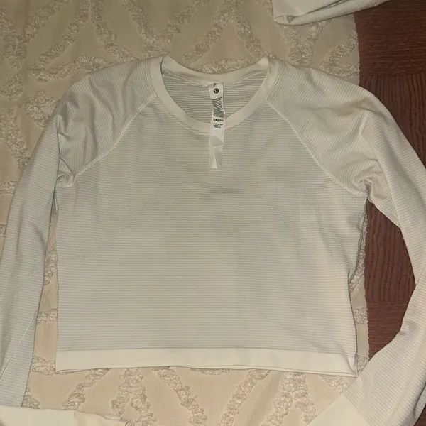 Lululemon Swiftly Long Sleeve Cropped - Image 2