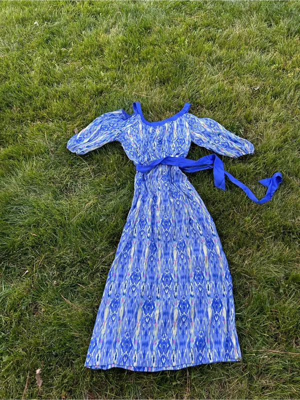 Hot and Hollywood cold shoulder maxi dress size medium blue, yellow white spring - Image 8