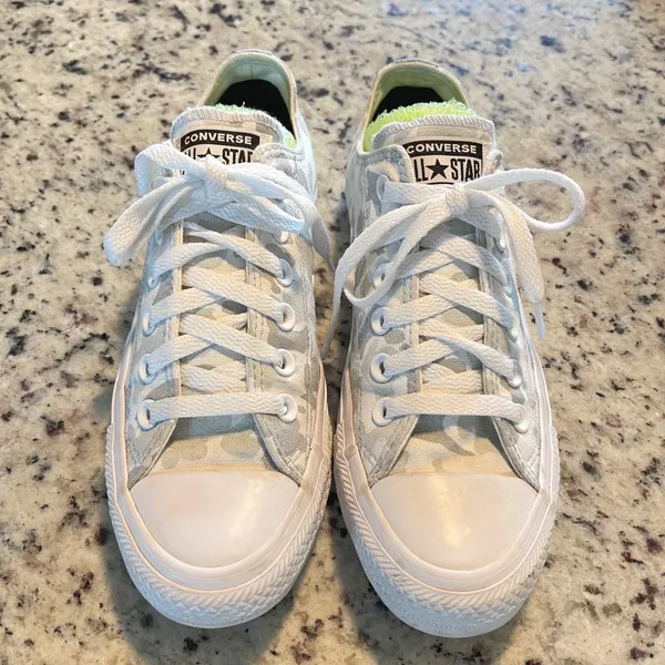 Converse Chuck Taylor All Star Womens 7 White Grey Camo Low Top Sneakers - Image 2