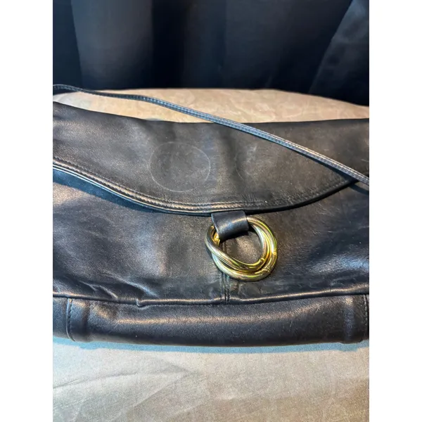 Amanda Smith Vintage Black Leather Crossbody Bag Gold Ring Accent Minimalist - Image 2