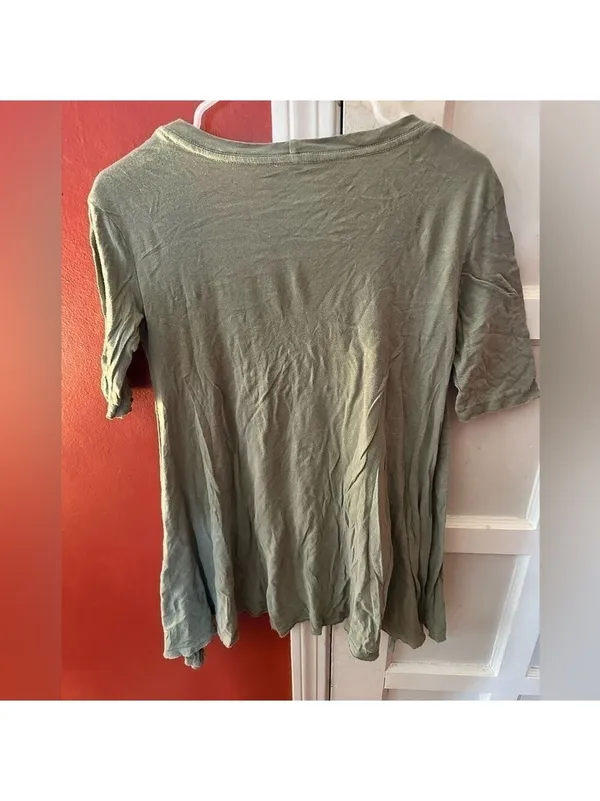 Free People Olive Green Asymmetrical Hem Relaxed Tee XS - Image 5
