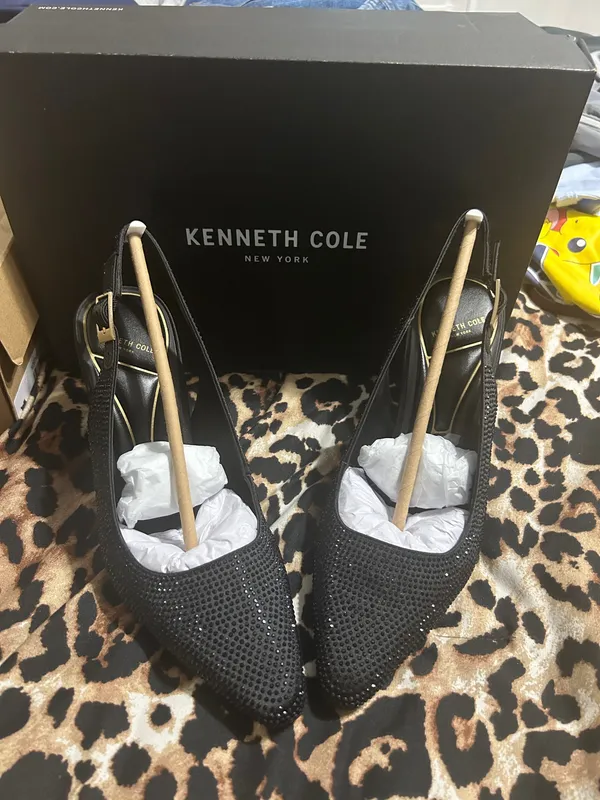 Kenneth Cole Heels 7.5 - Image 3