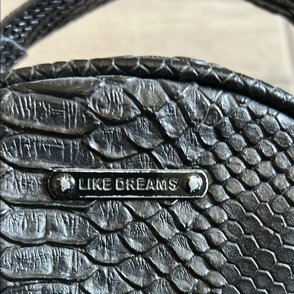 Chic Black Crossbody Bag - Image 2