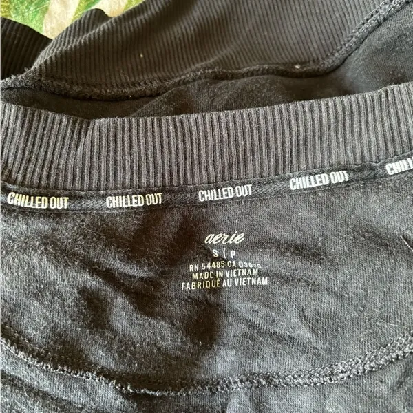 Aerie Chilled Out Brushed Fleece Sweatshirt Side Splits Small Black - Image 2
