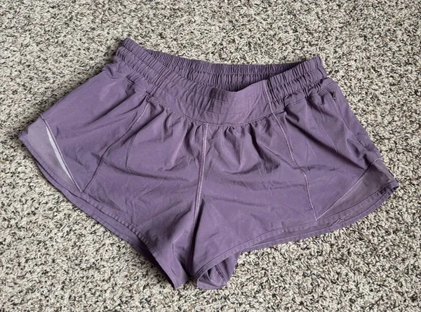 Lululemon Hotty Hot Short II *2.5" - Image 2