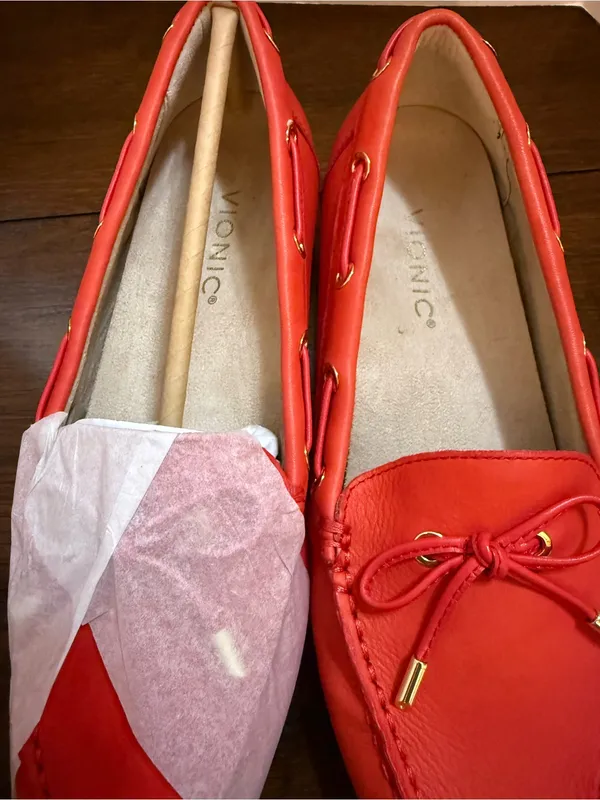 NIB - Vionic Honor Virginia Loafer Moccasin Cherry Red Leather Size 9 Bow - NEW - Image 4