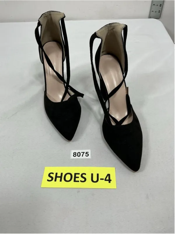 Womans NWOT Pumps Black Size 11 Pointed Toe - Image 2