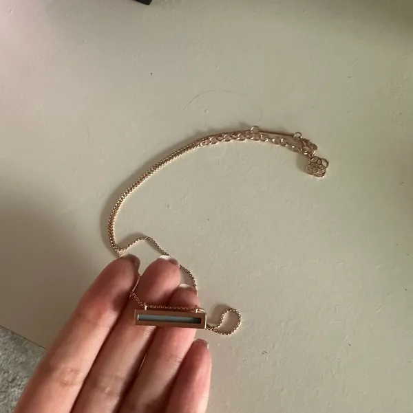 Kendra Scott Necklace - Image 4