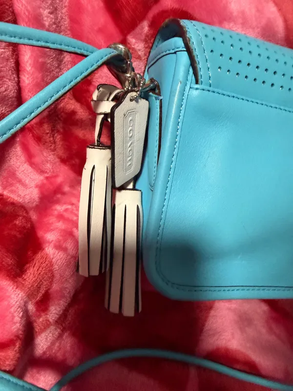 Coach Legacy Leather Shoulder Bag - Image 4