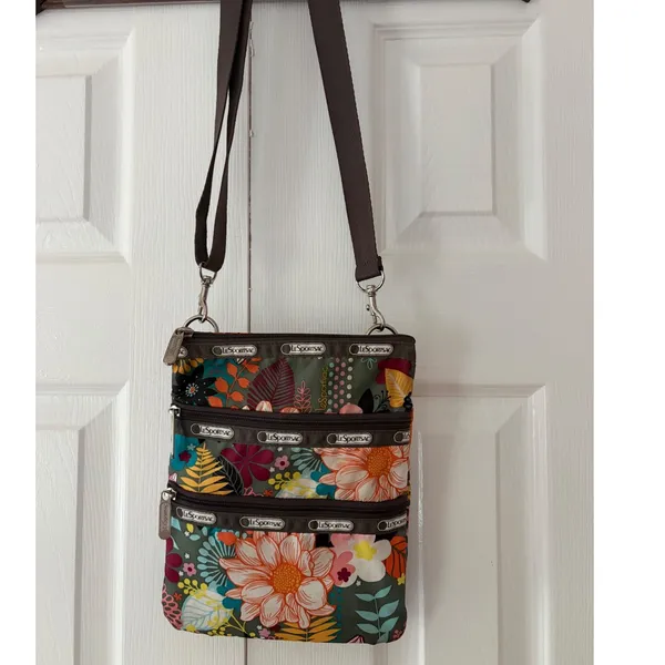 LeSportsac Quinn Crossbody Bag Floral‎ Print Olive Green Nylon Triple Zip Travel - Image 3