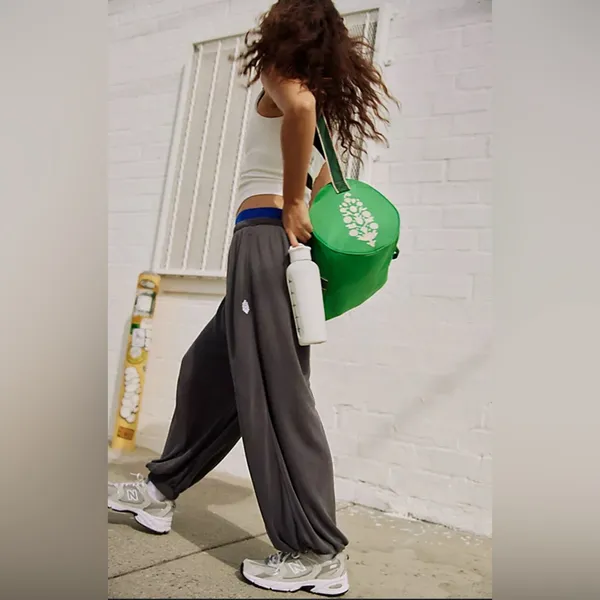 Free people good sport duffle bag green nwt - Image 2