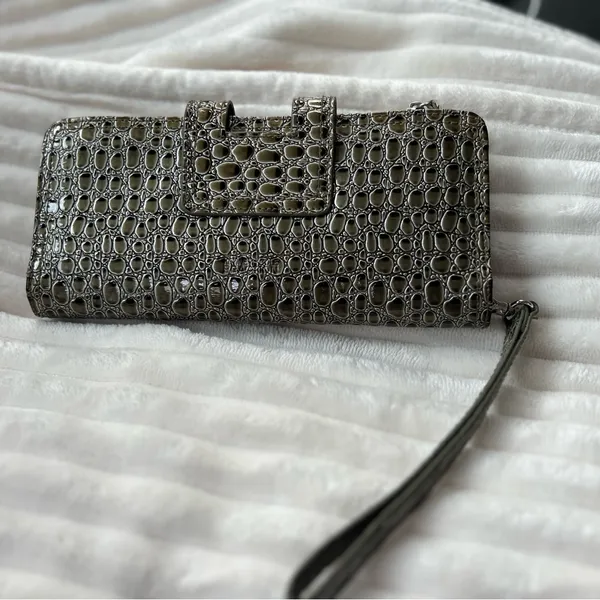 Kenneth Cole Reaction vegan patent leather wristlet wallet - Image 3