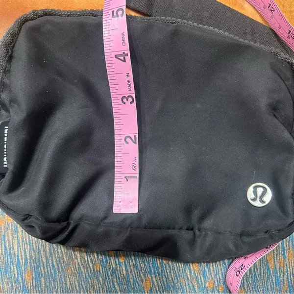 lululemon Everywhere Belt Bag Black OS unisex - Image 15