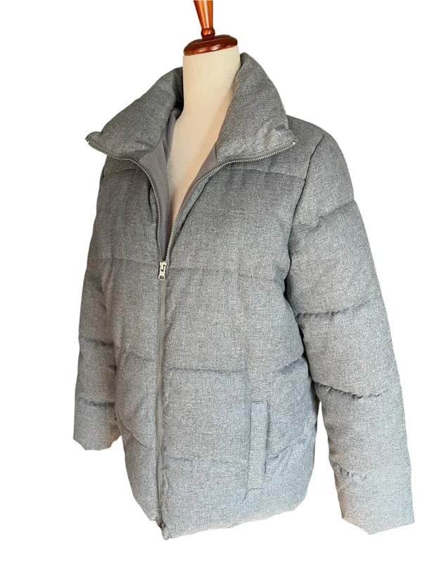 Old Navy women’s Gray Puffer Jacket Insulated Coat Size M - Image 10