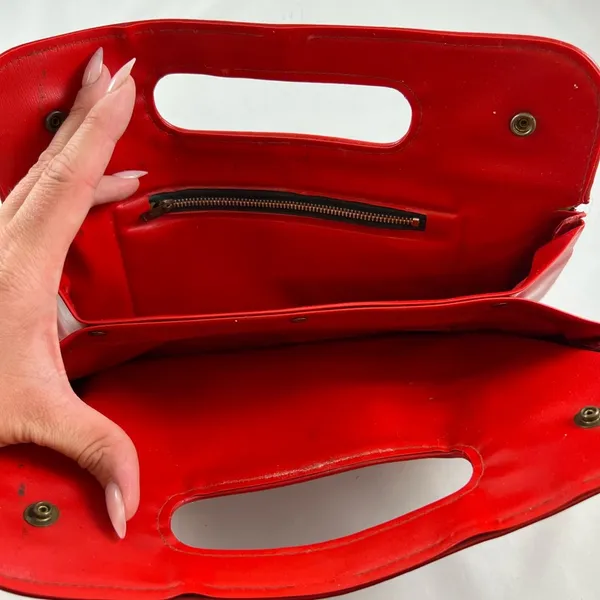 Red patent handle flap clutch - Image 5