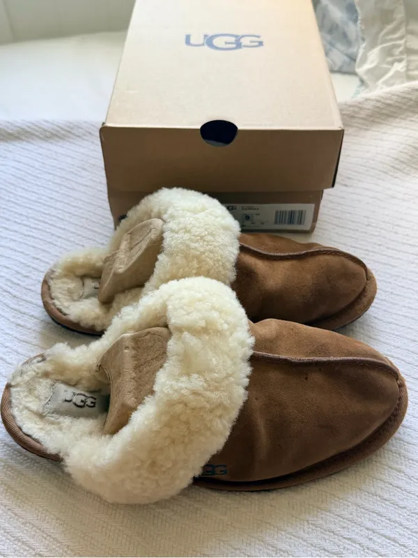 UGG Slippers Size 9 - Image 3