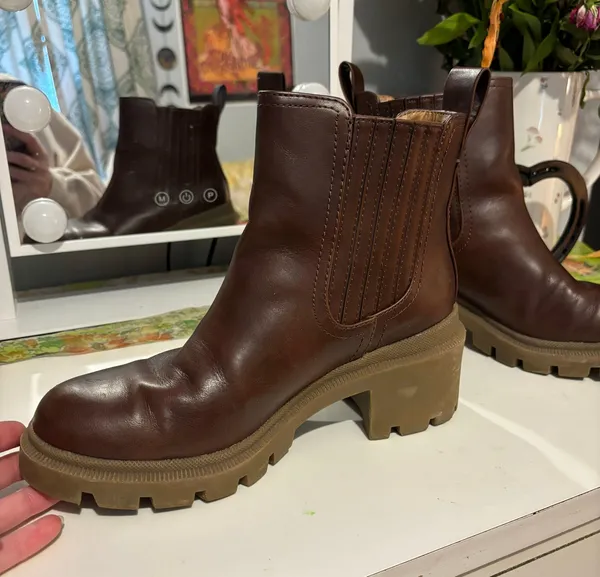 Target Universal Thread Boots - Image 2