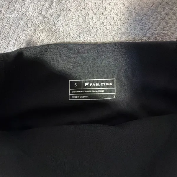 Fabletics Black High Rise 7/8 Leggings Size Small Side Pockets 25” Yoga Pilate - Image 4