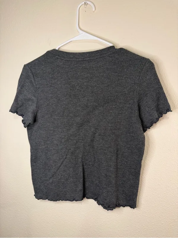 American Eagle Outfitters Charcoal Ribbed Henley Crop Tee - Image 3