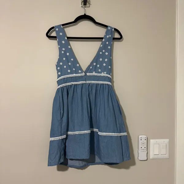 Petal & Pup Estrella Mini Dress V Neck Size Small - Image 5