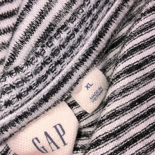 Gap size XLarge black striped cold shoulder top - Image 3