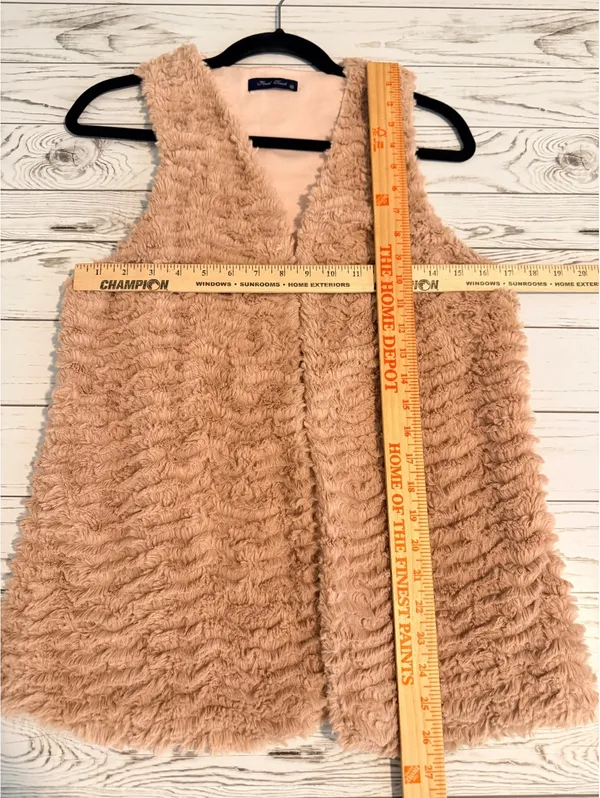 Final Touch Women’s Medium Blush Pink Faux Fur Vest USA - Image 7