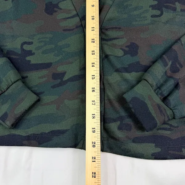 Social Standard by Sanctuary Cardigan Size S Green Camo Cropped Cardigan Utility - Image 4