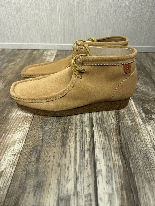Clarks Women's Suede Ankle Boot in Light Beige Size 7.5 - Image 7