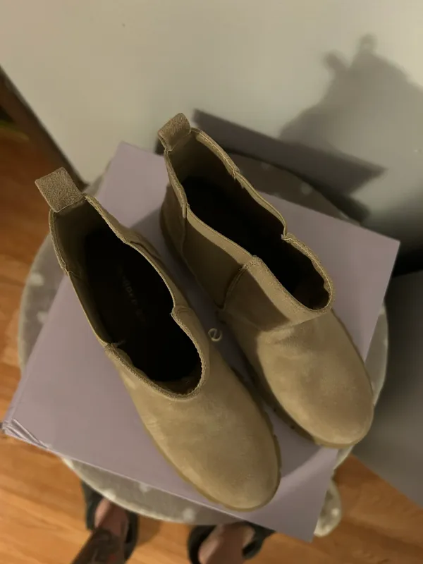 Boots - Image 3