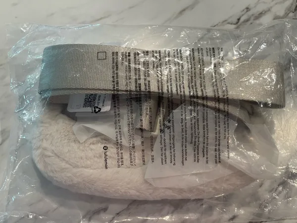 Lululemon Sherpa Belt Bag Everywhere 1L Fleece Ivory - Image 4