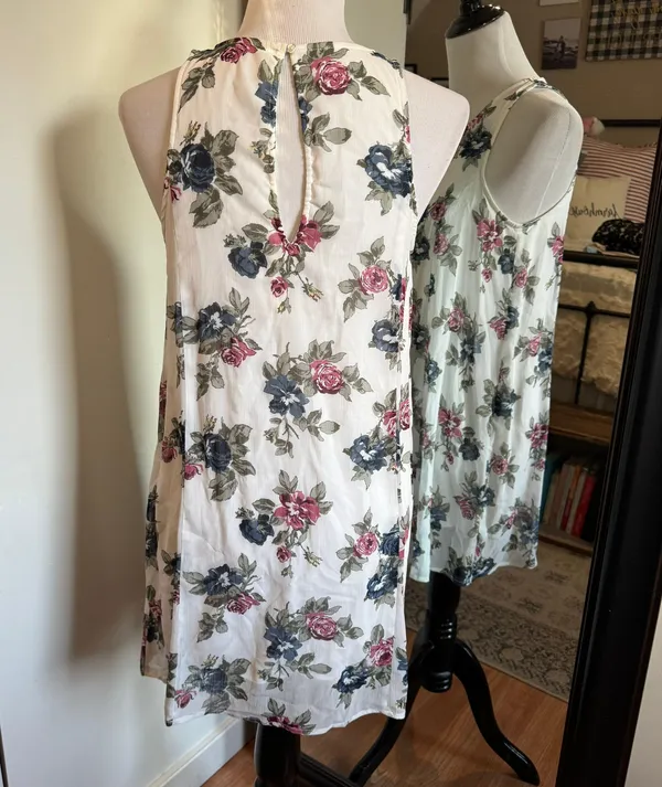 Abercrombie Small Floral Dress - Image 3