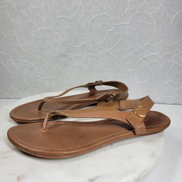 Tory Burch Minnie Leather Thong Sandals 9.5 Tan Gold Logo Medallion Flats Summer - Image 3