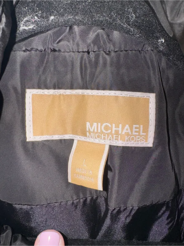 MICHAEL Michael Kors Black Quilted Puffer Vest with Gold Zipper - Image 3