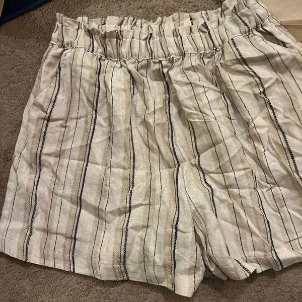 NWT love‎ tree linen blend stripe shorts M - Image 2
