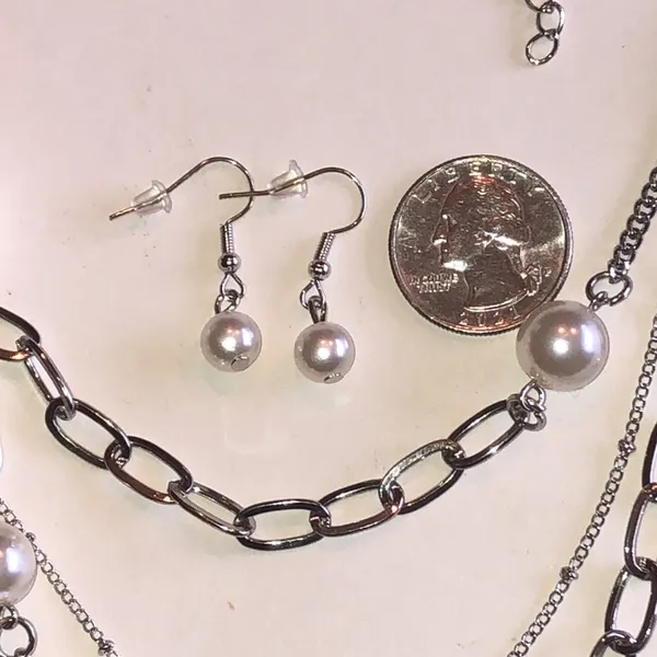 Classic Silver Tone Chain Faux Pearl Layered Necklace & Earrings Set - Image 4