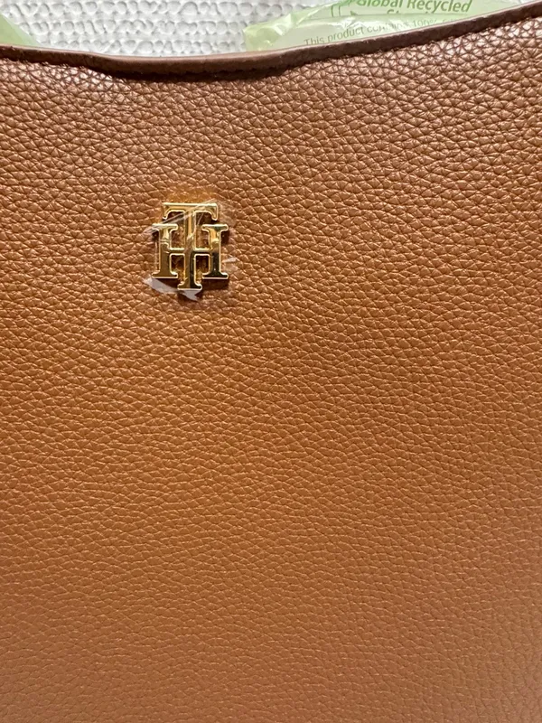 Tommy Hilfiger Women's Brown Leather Shoulder Bag with Gold Logo Accent - Image 2