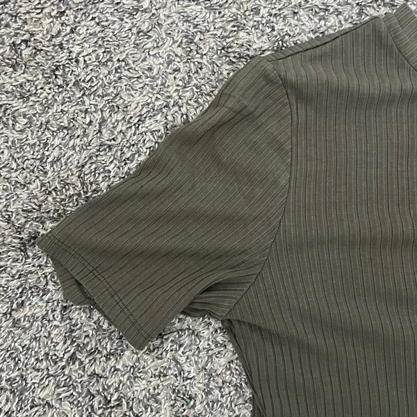 NWOT H&M olive green ribbed long tee shirt - Image 2