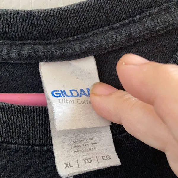 FINAL MARKDOWN Gildan graphic tee xl - Image 4