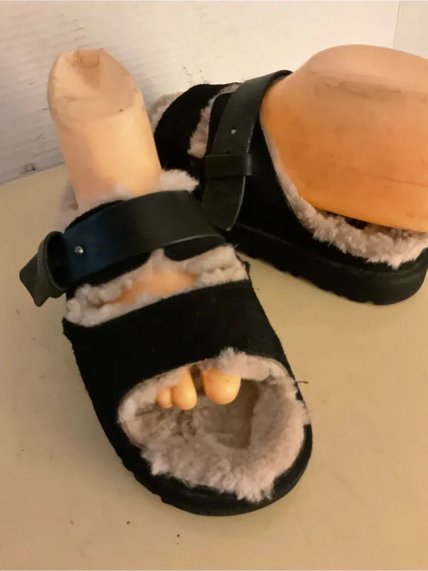 UGG women black suede leather sheepskin platform greenpoint sandals 6.5 - Image 3