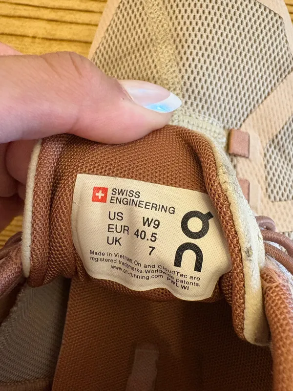 On Cloud Shoes Women’s Cloud - Image 4