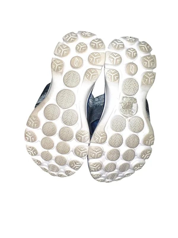 Skechers blue and white flower design gogamat sandals. Great pre loved conditio. - Image 10