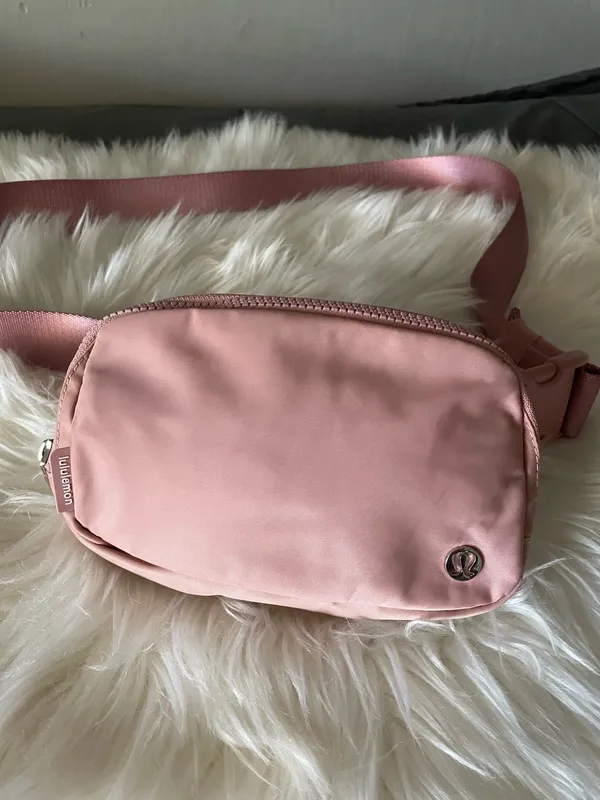 Lululemon Everywhere Belt Bag Dusty Rose - Image 4